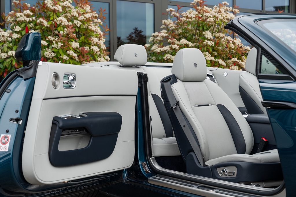 Rolls-Royce Dawn 2017