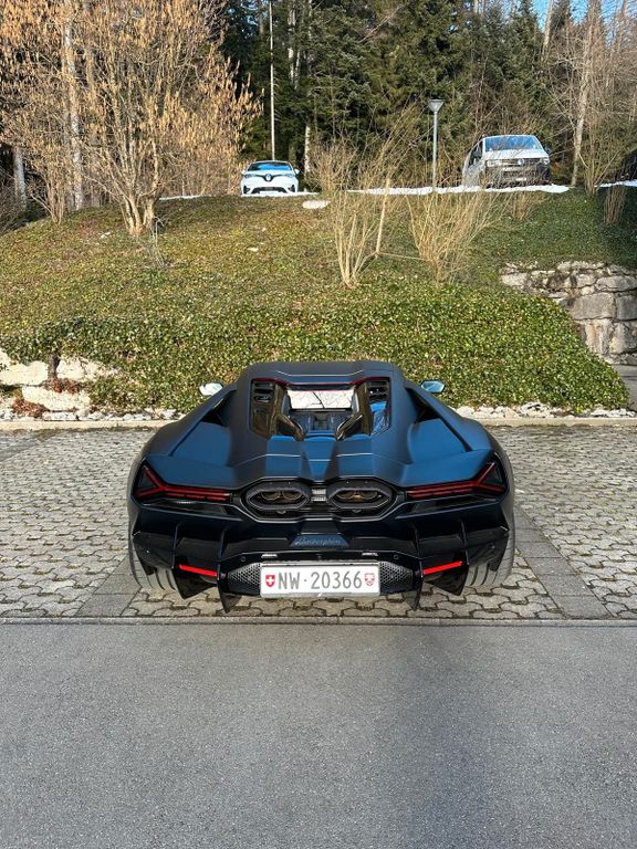 Lamborghini Revuelto 2024