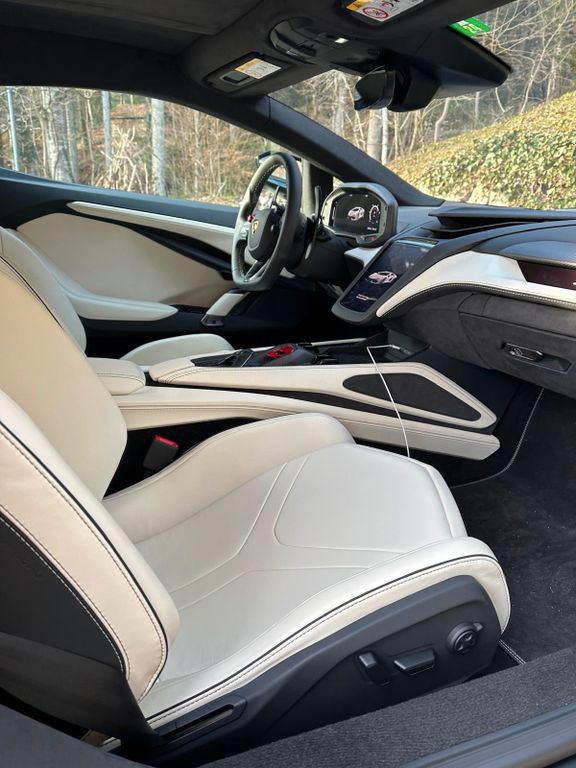 Lamborghini Revuelto 2024