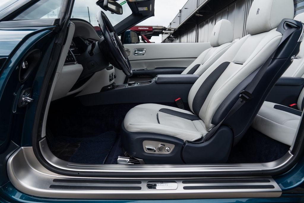 Rolls-Royce Dawn 2017