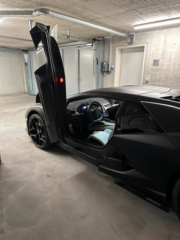 Lamborghini Revuelto 2024