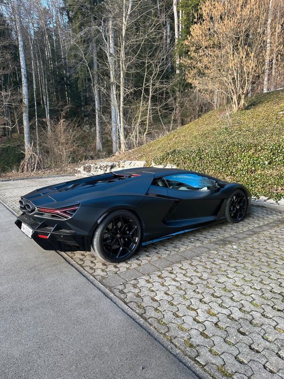 Lamborghini Revuelto 2024