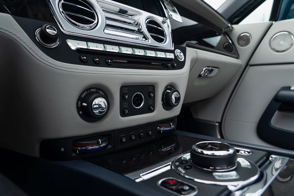 Rolls-Royce Dawn 2017