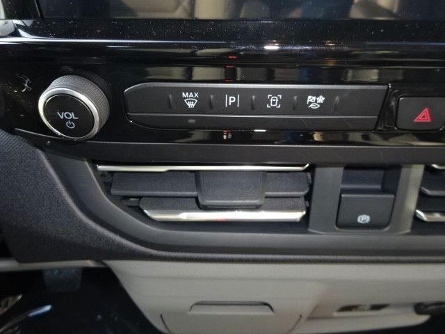 Ford Tourneo Custom 2025