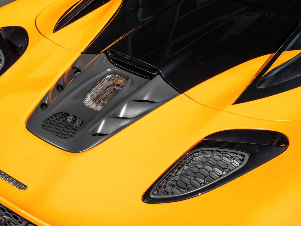 McLaren Artura 2024
