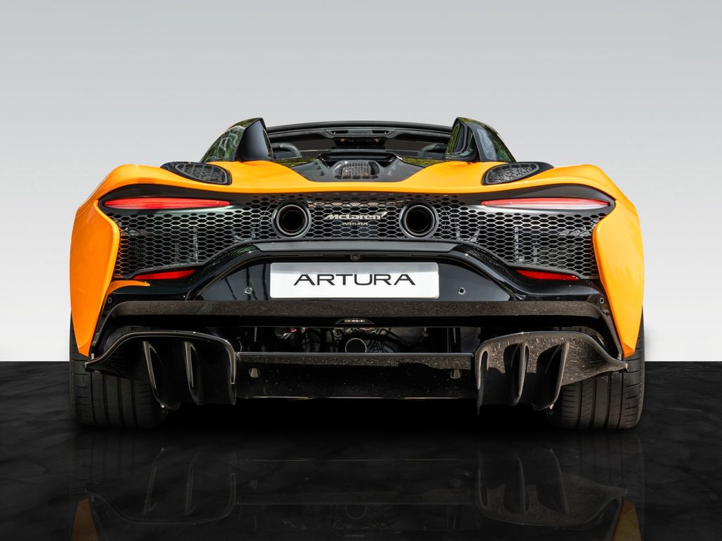 McLaren Artura 2024