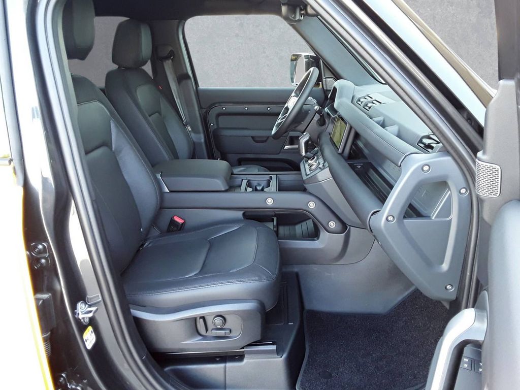 Land Rover Defender 2023