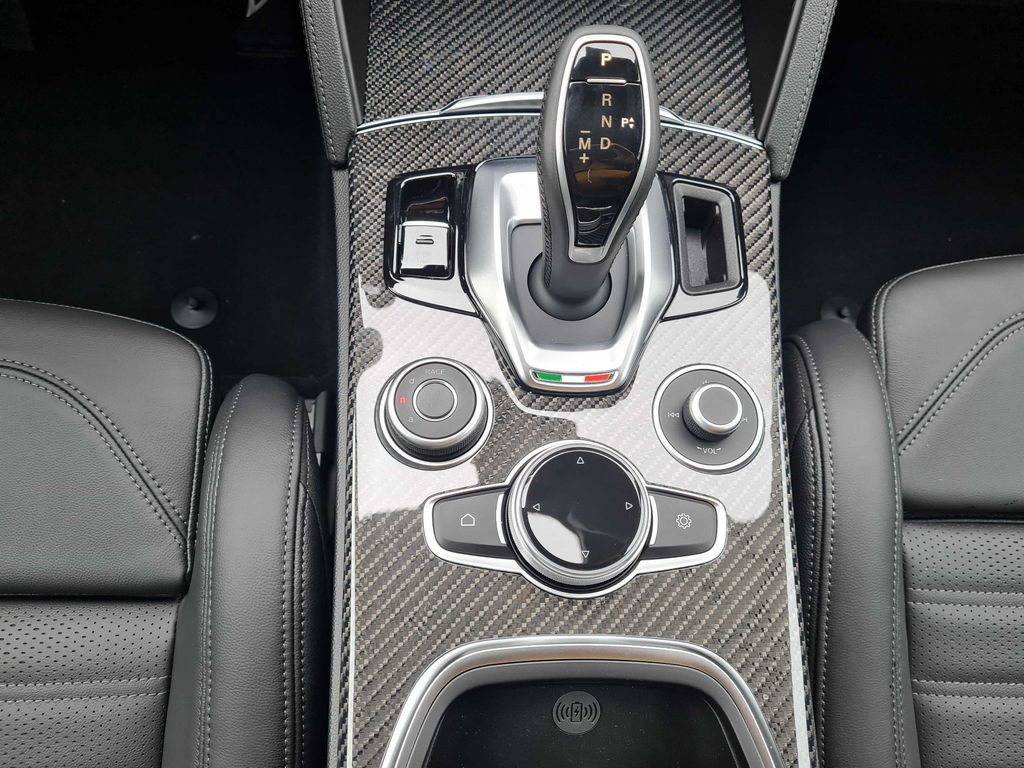 Alfa Romeo Stelvio 2023