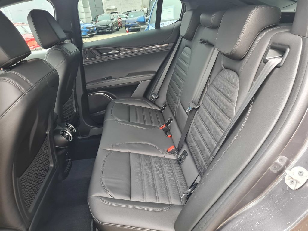Alfa Romeo Stelvio 2023