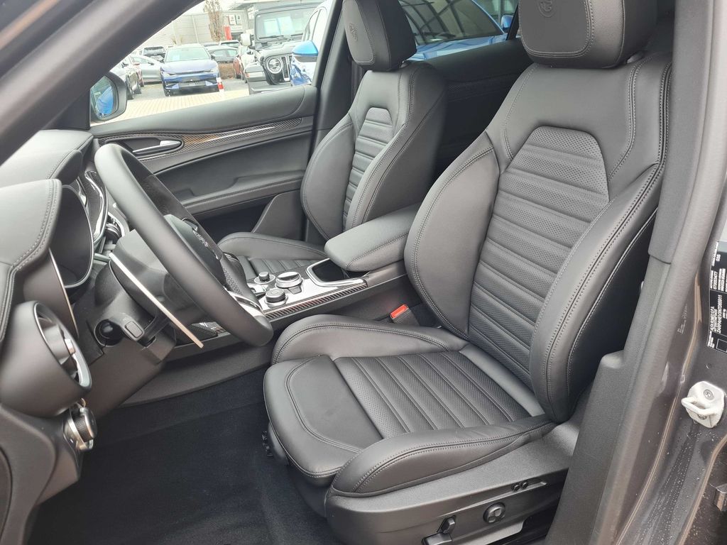 Alfa Romeo Stelvio 2023