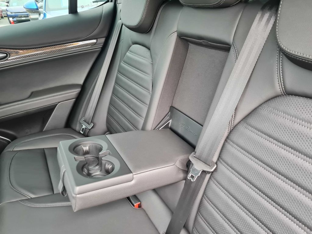 Alfa Romeo Stelvio 2023