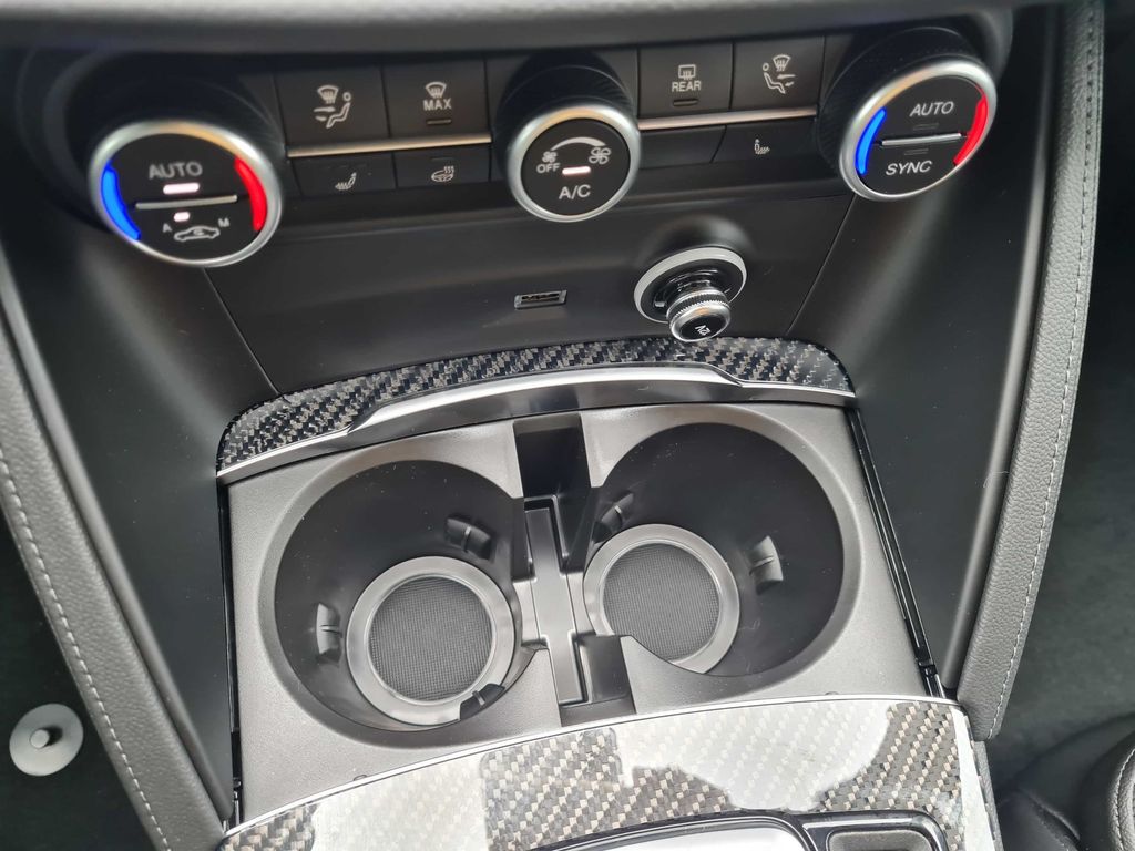 Alfa Romeo Stelvio 2023