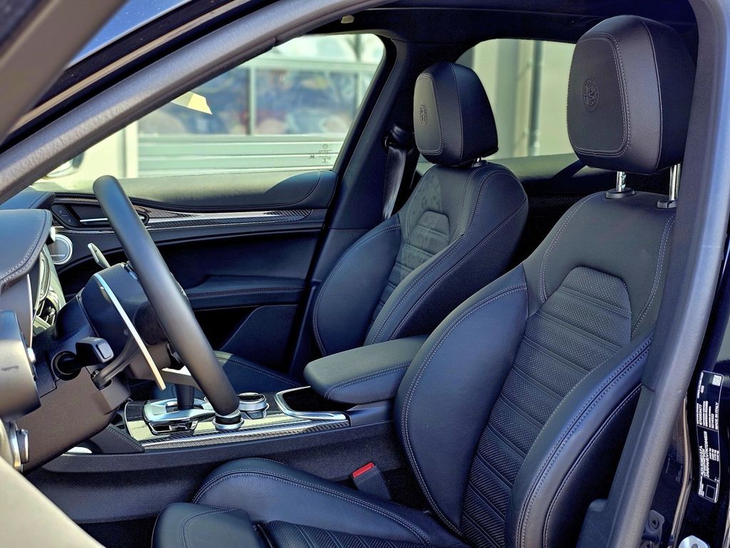 Alfa Romeo Stelvio 2023