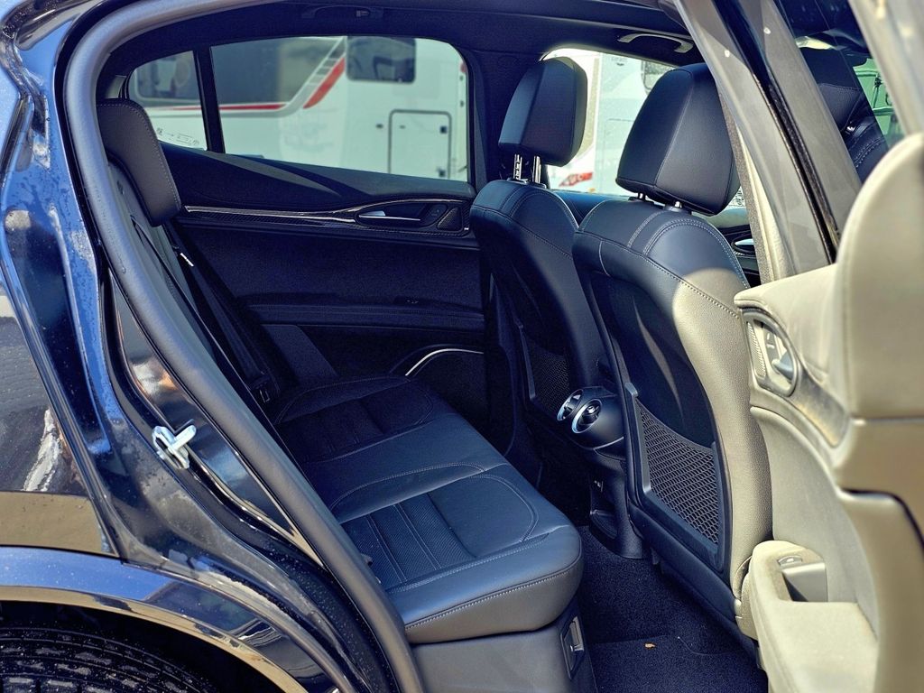 Alfa Romeo Stelvio 2023