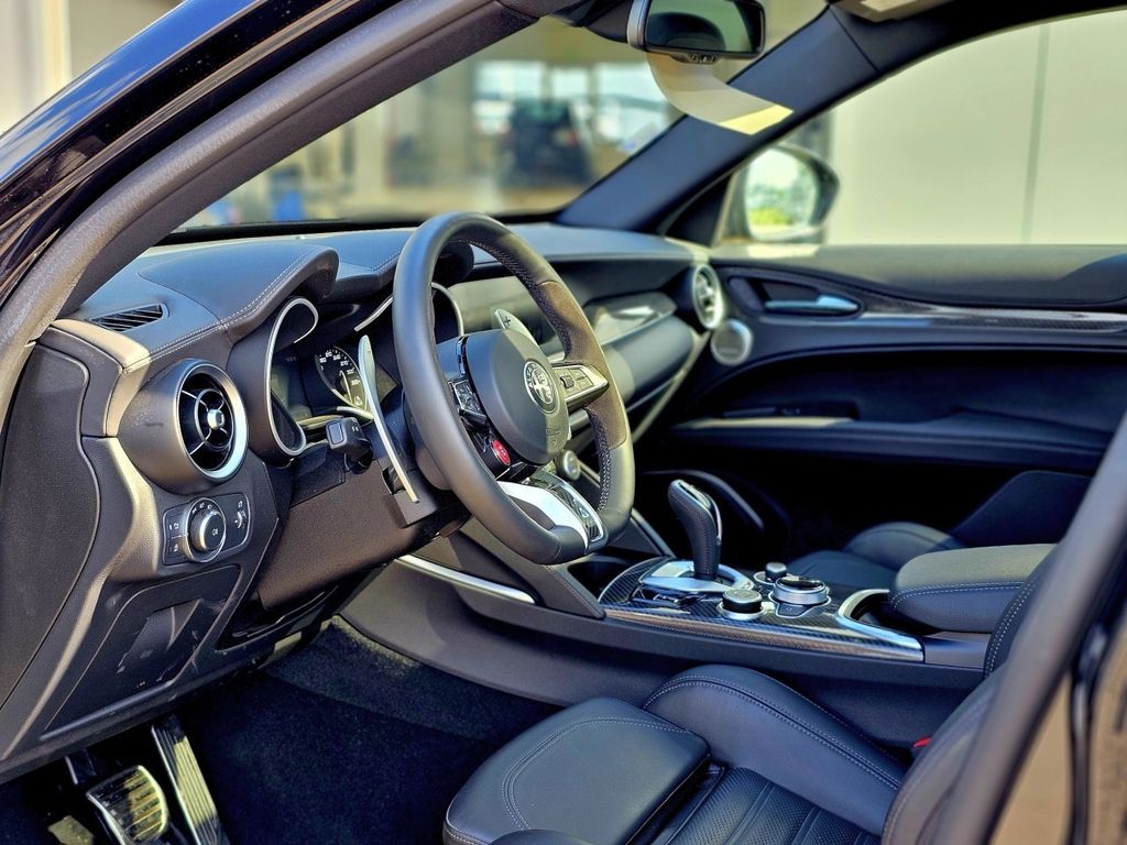 Alfa Romeo Stelvio 2023