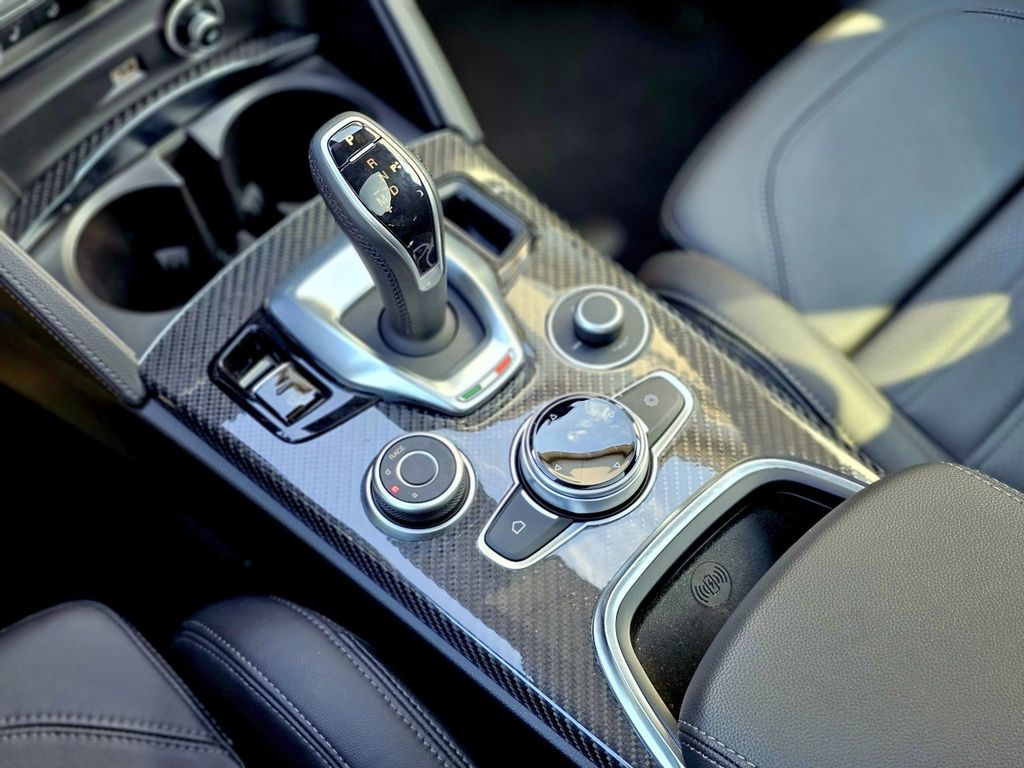 Alfa Romeo Stelvio 2023