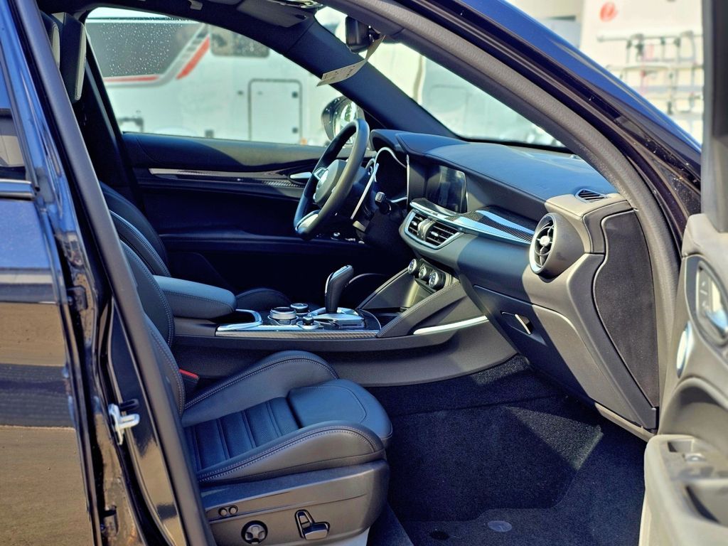 Alfa Romeo Stelvio 2023