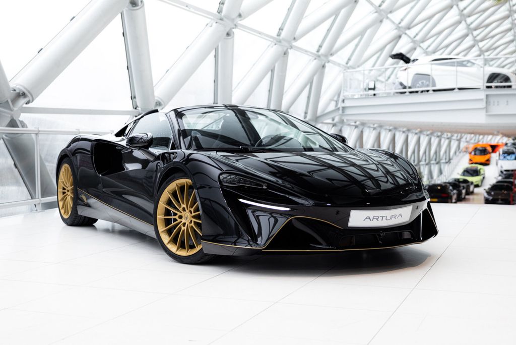 McLaren Artura 2025