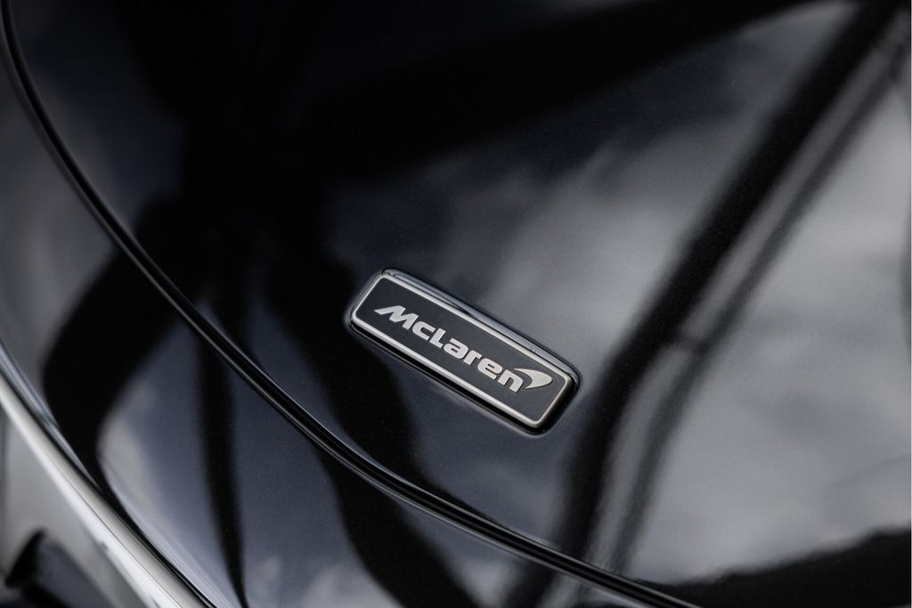 McLaren Artura 2025