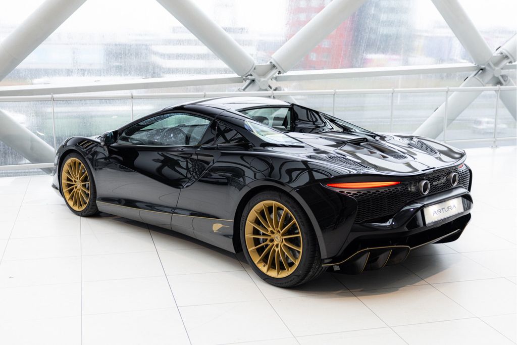 McLaren Artura 2025