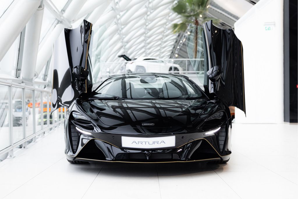 McLaren Artura 2025