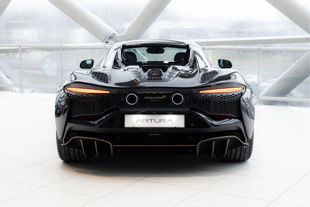 McLaren Artura 2025