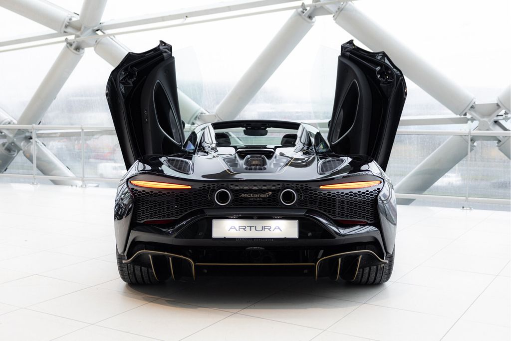 McLaren Artura 2025
