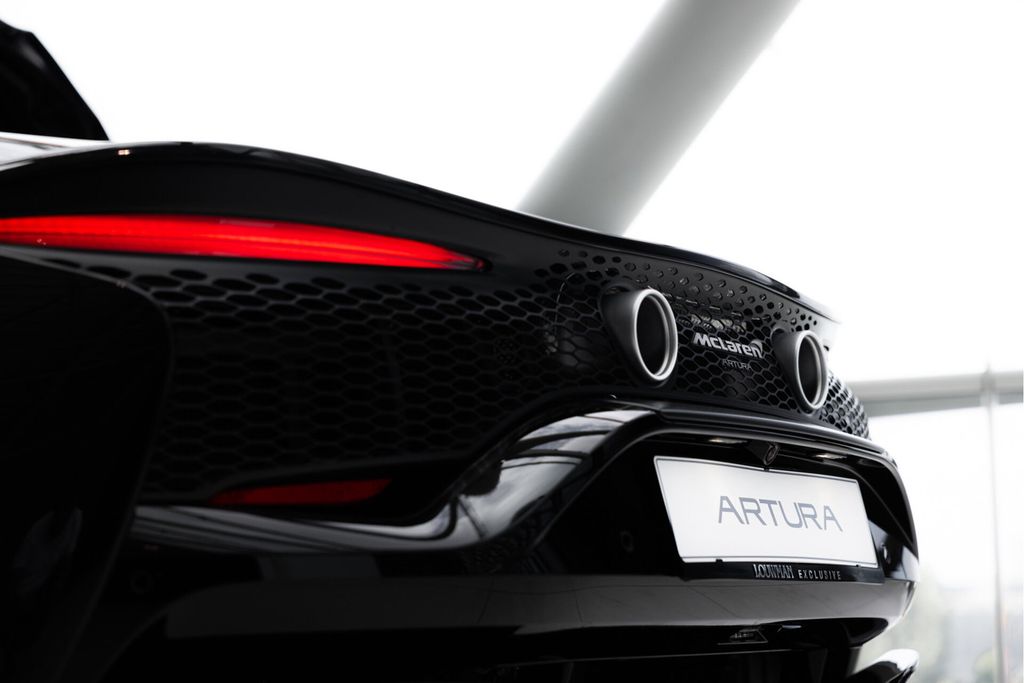 McLaren Artura 2025