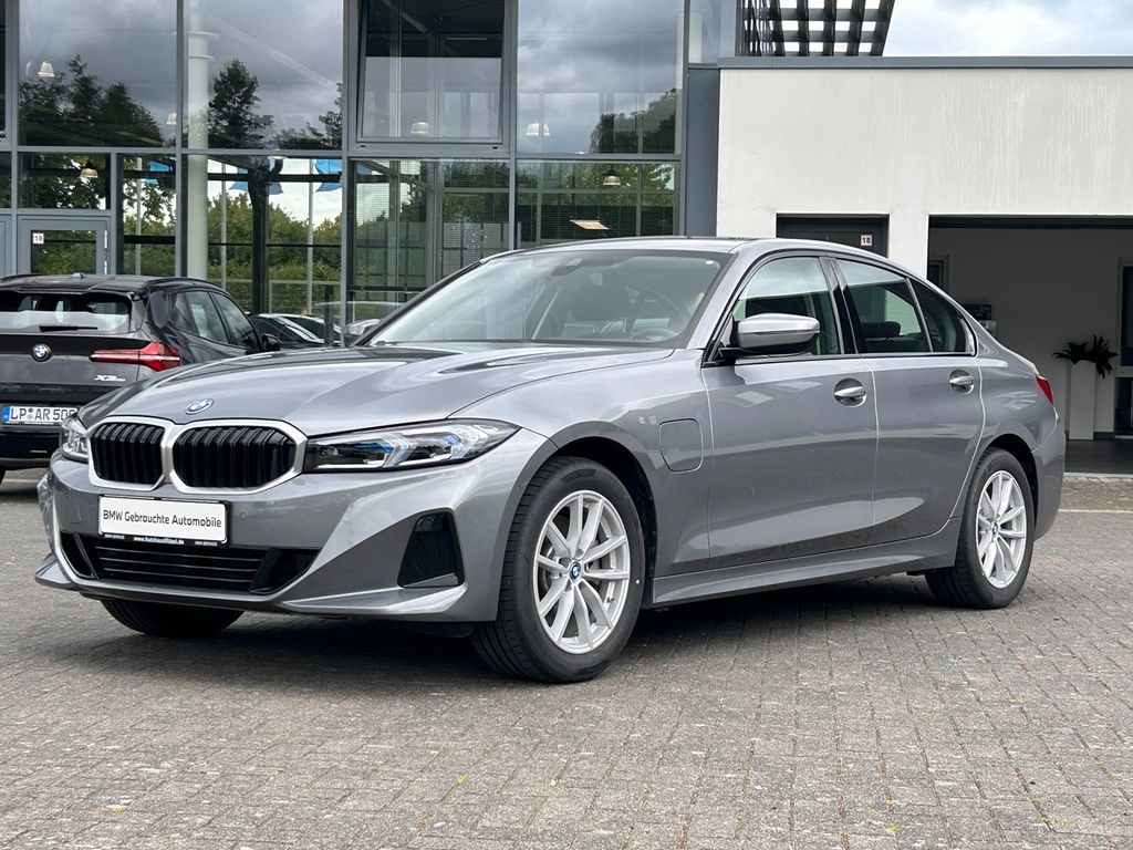 BMW 330 2023