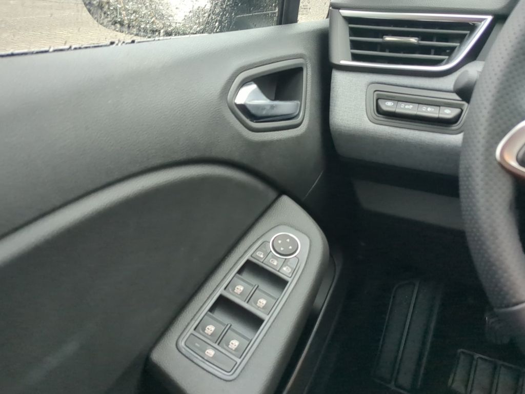 Mitsubishi Colt 2025