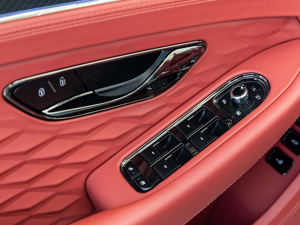 Bentley Continental GTC 2025