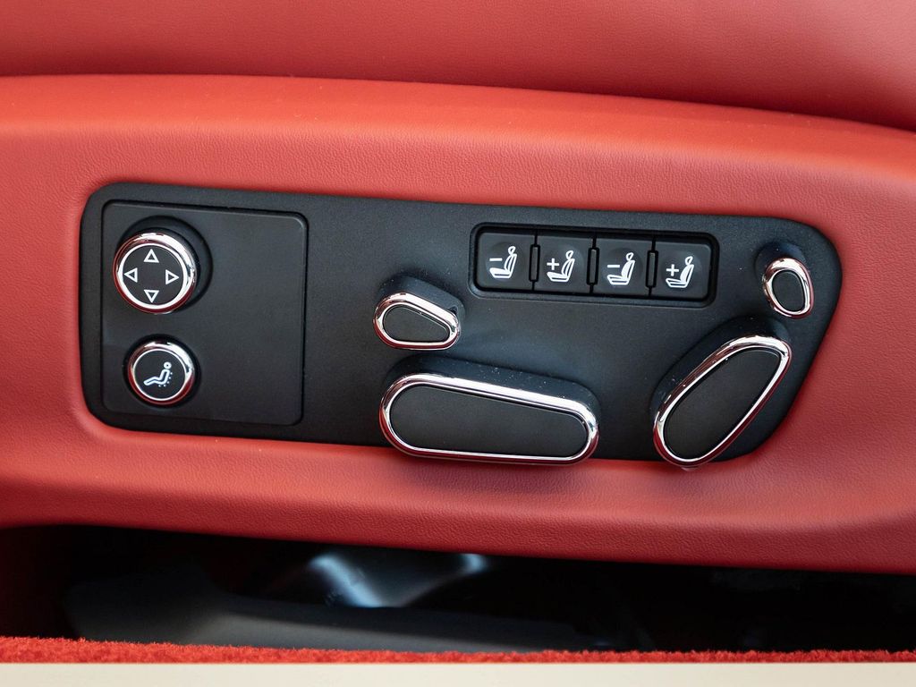 Bentley Continental GTC 2025