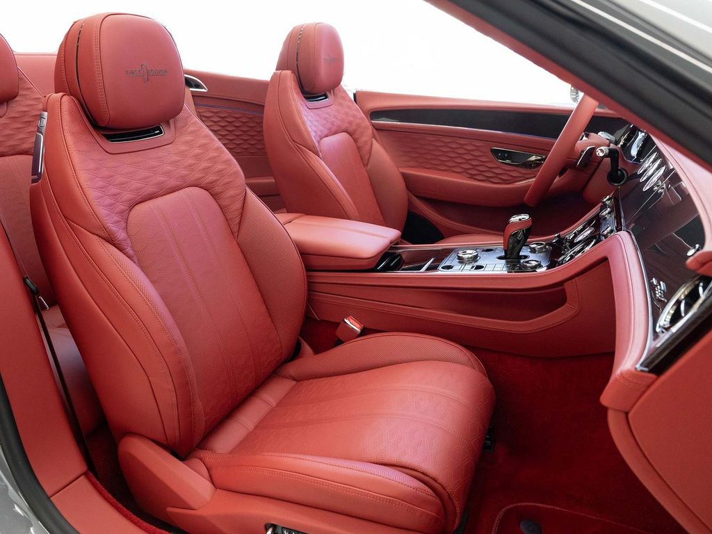 Bentley Continental GTC 2025