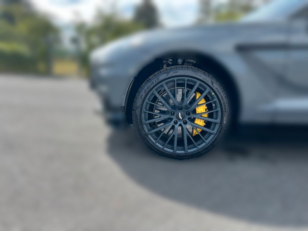 Aston Martin DBX 2024