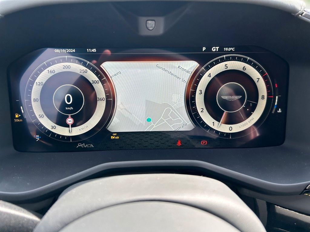 Aston Martin DBX 2024