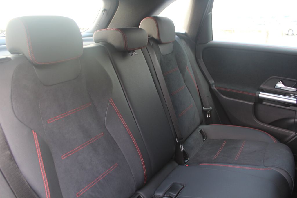 Mercedes-Benz B 250 2023