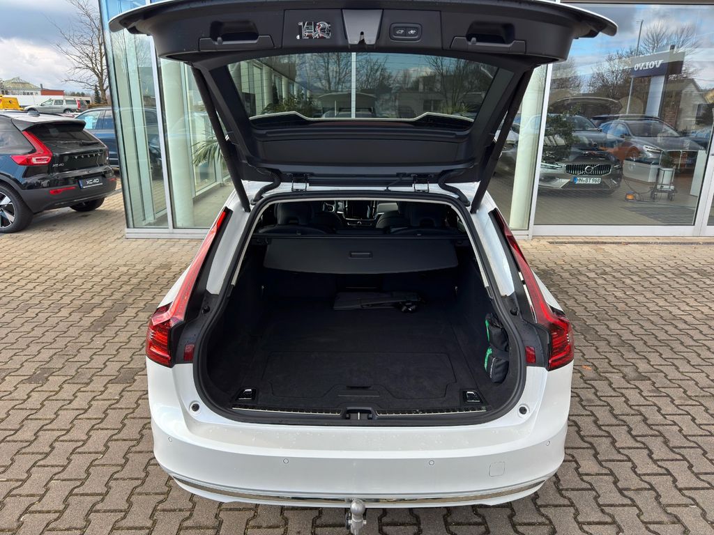 Volvo V90 2024