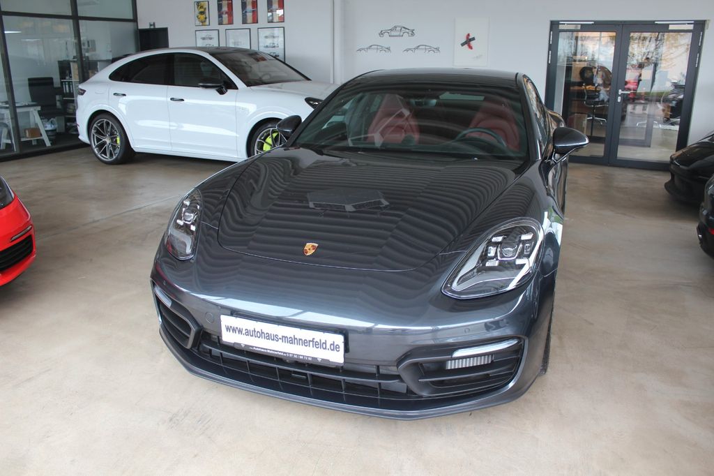 Porsche Panamera 2025