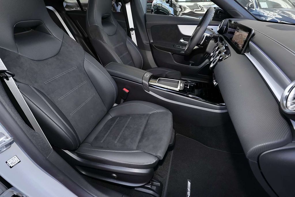 Mercedes-Benz CLA 200 2025