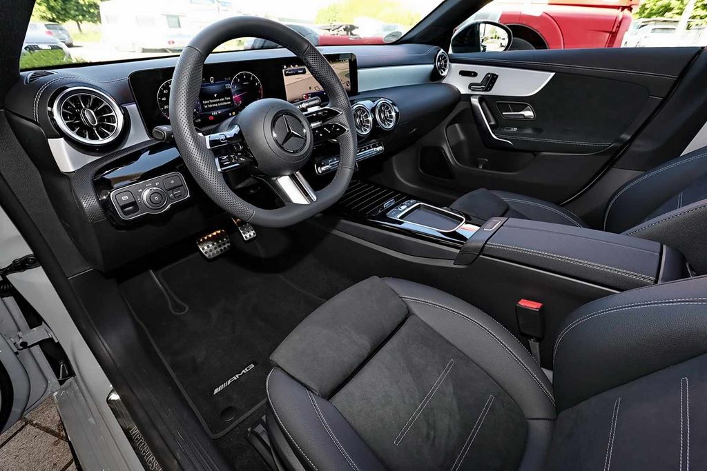 Mercedes-Benz CLA 200 2025