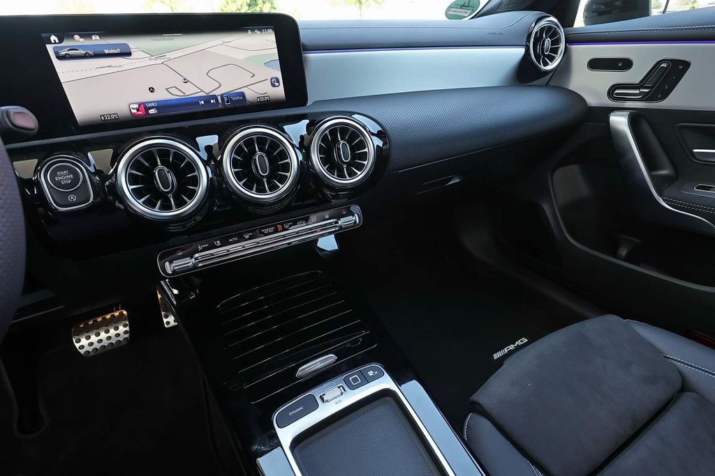 Mercedes-Benz CLA 200 2025