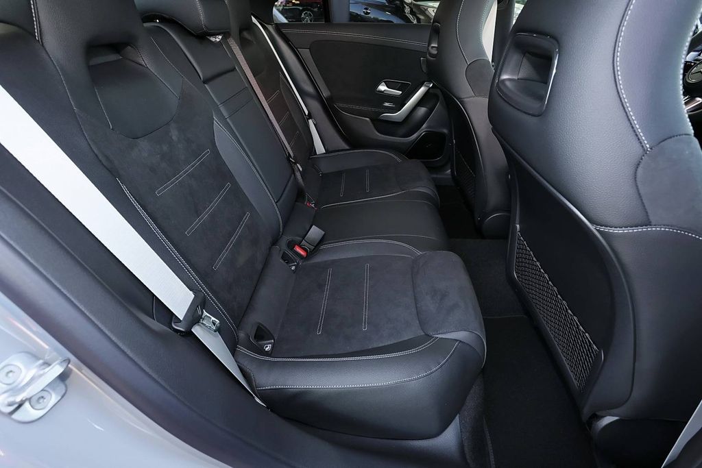 Mercedes-Benz CLA 200 2025