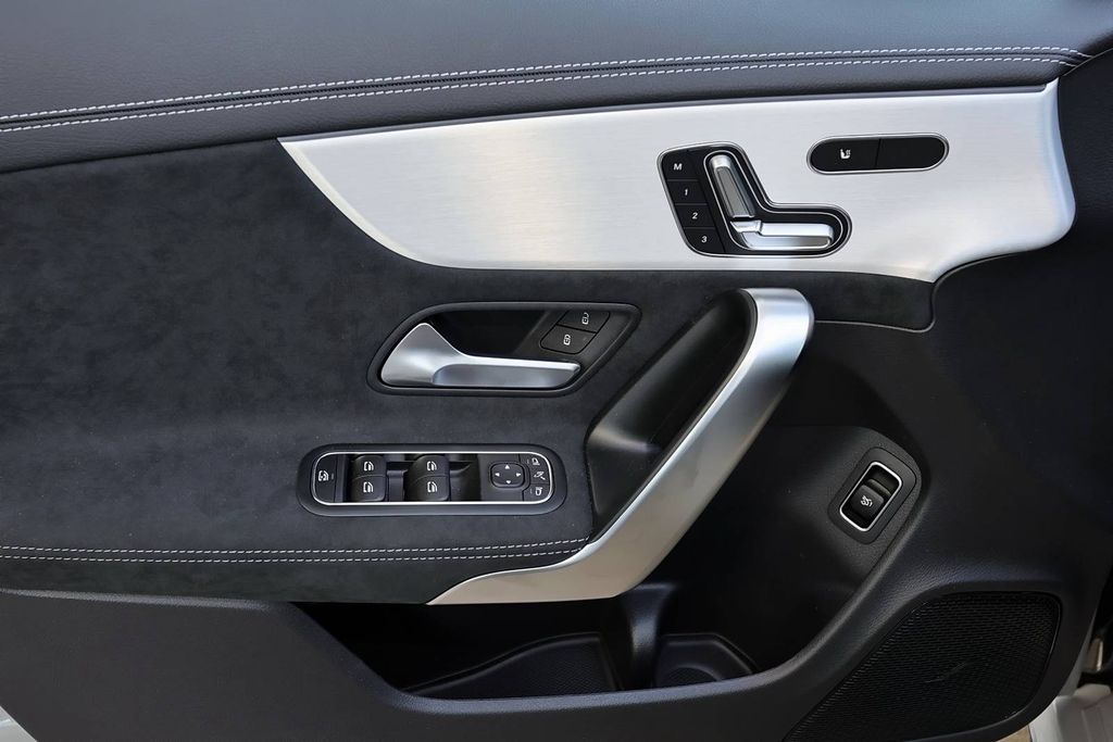 Mercedes-Benz CLA 200 2025