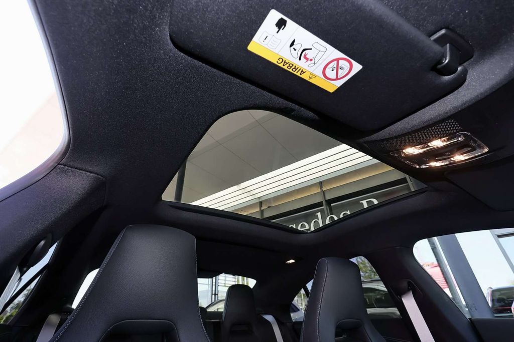 Mercedes-Benz CLA 200 2025
