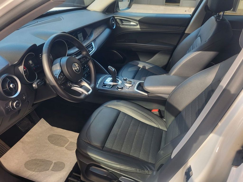 Alfa Romeo Stelvio 2021