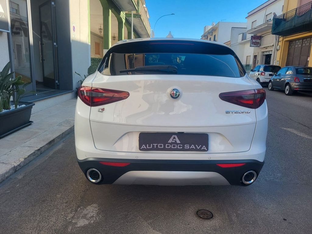 Alfa Romeo Stelvio 2021
