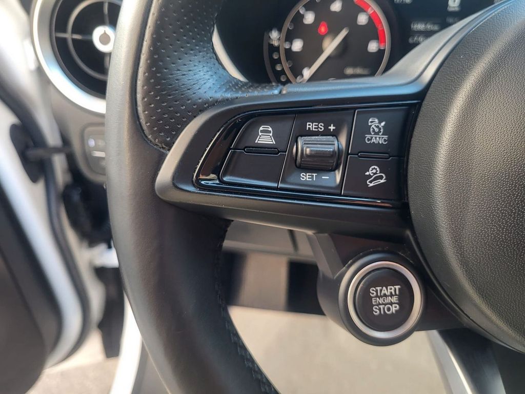 Alfa Romeo Stelvio 2021