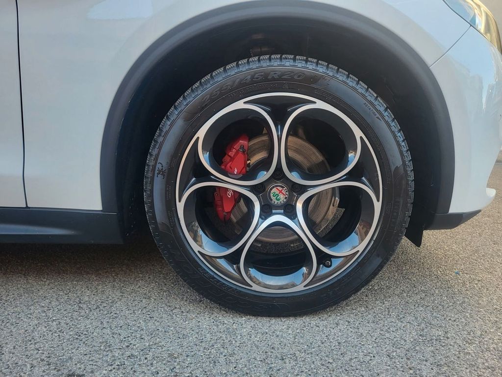 Alfa Romeo Stelvio 2021