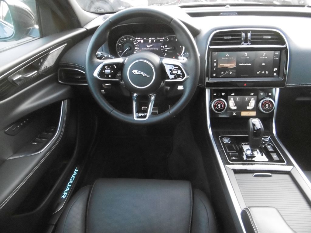 Jaguar XE 2023