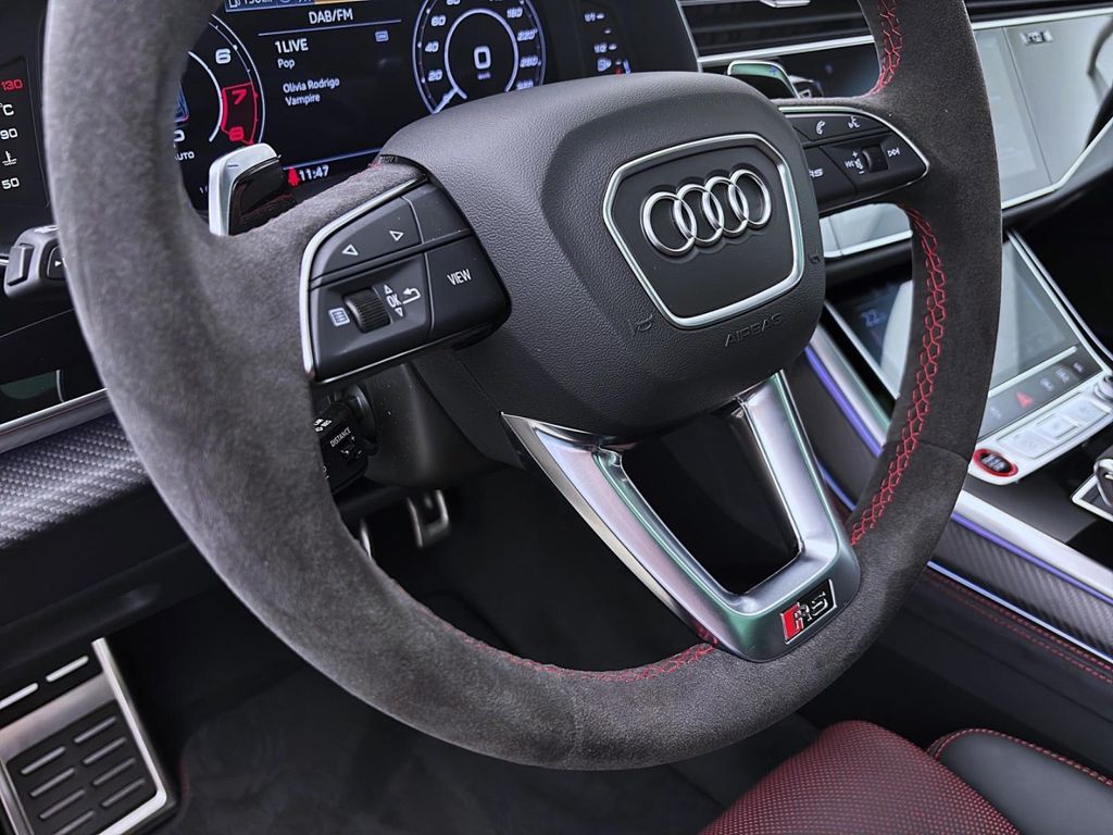 Audi RSQ8